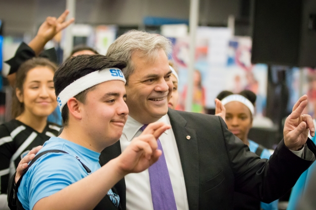 Austin Mayor Steve Adler meeting with students in the SXSW EDU 2018 Learning Expo. Photo by Bob Johnson. Austin Mayor Steve Adler meeting with students in the SXSW EDU 2018 Learning Expo. Photo by Bob Johnson.