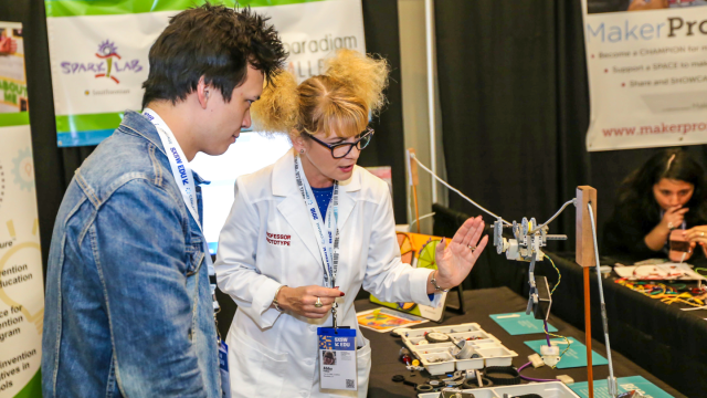 Photo by Diego Donamaria.